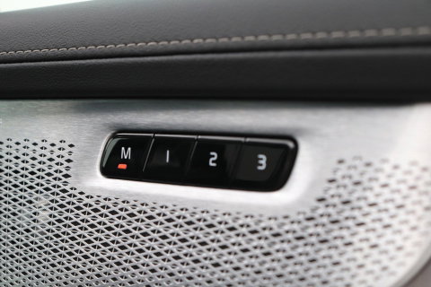 Volvo XC90 T8 Ultra Dark | Bowers&Wilkins | Stoelventilatie | Trekhaak | Panoramadak | 360° Camera | Massage | Head-Up | ACC