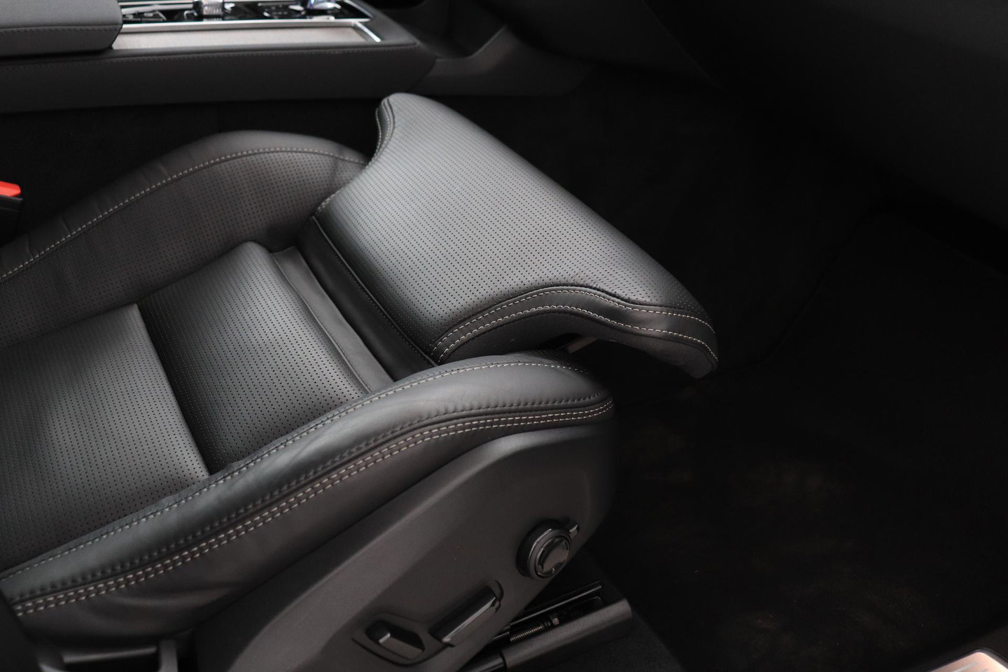 Volvo XC90 T8 Ultra Dark | Bowers&Wilkins | Stoelventilatie | Trekhaak | Panoramadak | 360° Camera | Massage | Head-Up | ACC
