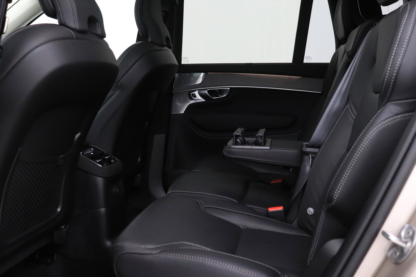 Volvo XC90 T8 Ultra Dark | Bowers&Wilkins | Stoelventilatie | Trekhaak | Panoramadak | 360° Camera | Massage | Head-Up | ACC