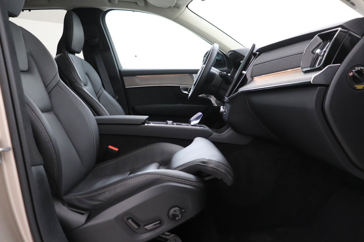 Volvo XC90 T8 Ultra Dark | Bowers&Wilkins | Stoelventilatie | Trekhaak | Panoramadak | 360° Camera | Massage | Head-Up | ACC