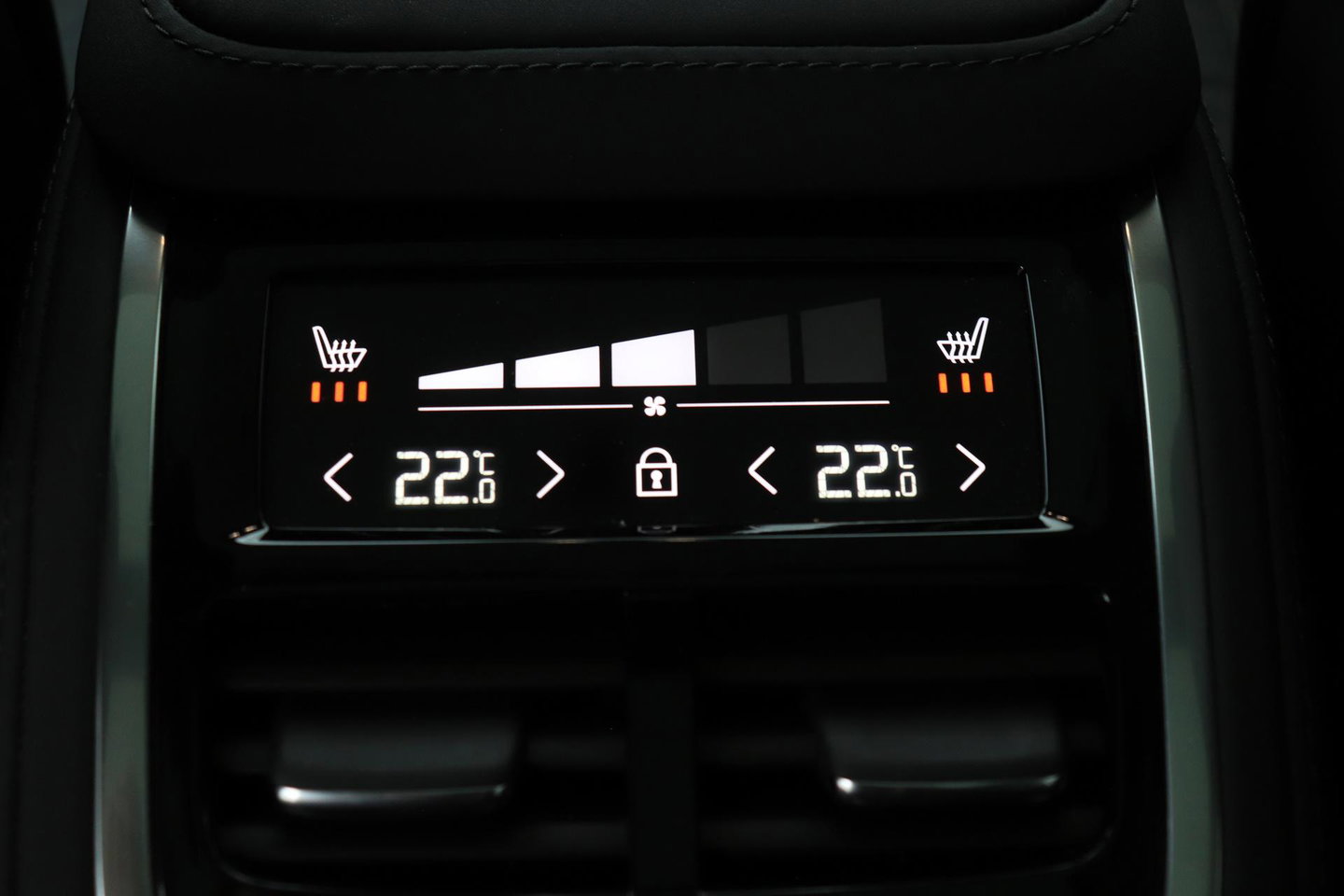 Volvo XC90 T8 Ultra Dark | Bowers&Wilkins | Stoelventilatie | Trekhaak | Panoramadak | 360° Camera | Massage | Head-Up | ACC
