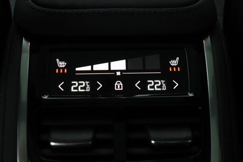 Volvo XC90 T8 Ultra Dark | Bowers&Wilkins | Stoelventilatie | Trekhaak | Panoramadak | 360° Camera | Massage | Head-Up | ACC
