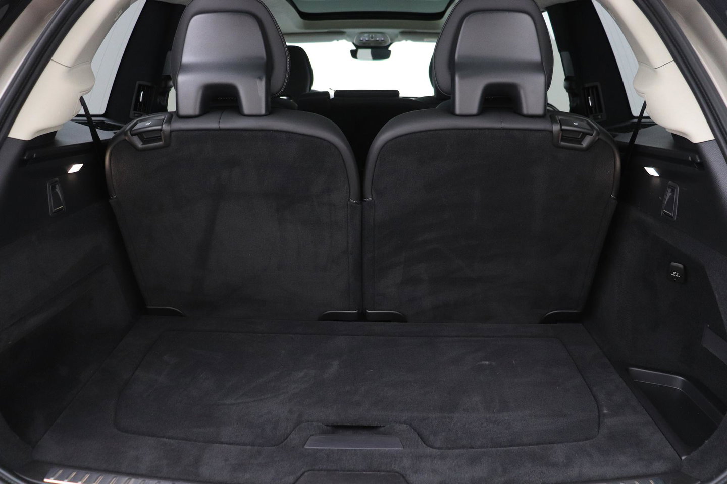 Volvo XC90 T8 Ultra Dark | Bowers&Wilkins | Stoelventilatie | Trekhaak | Panoramadak | 360° Camera | Massage | Head-Up | ACC