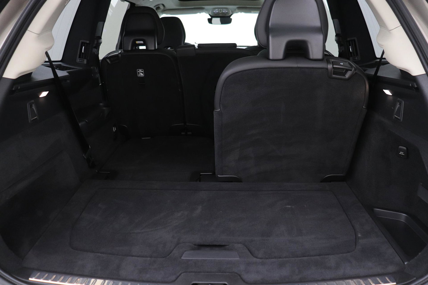 Volvo XC90 T8 Ultra Dark | Bowers&Wilkins | Stoelventilatie | Trekhaak | Panoramadak | 360° Camera | Massage | Head-Up | ACC