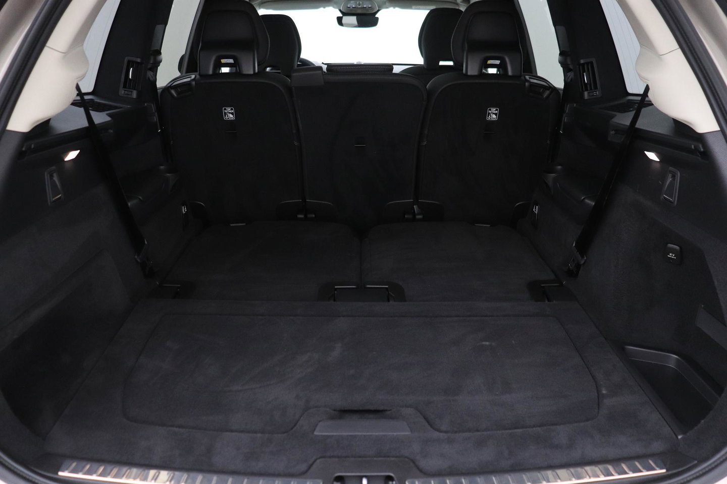 Volvo XC90 T8 Ultra Dark | Bowers&Wilkins | Stoelventilatie | Trekhaak | Panoramadak | 360° Camera | Massage | Head-Up | ACC