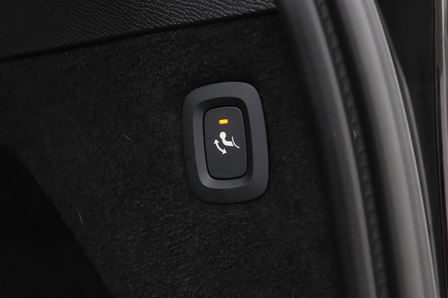Volvo XC90 T8 Ultra Dark | Bowers&Wilkins | Stoelventilatie | Trekhaak | Panoramadak | 360° Camera | Massage | Head-Up | ACC