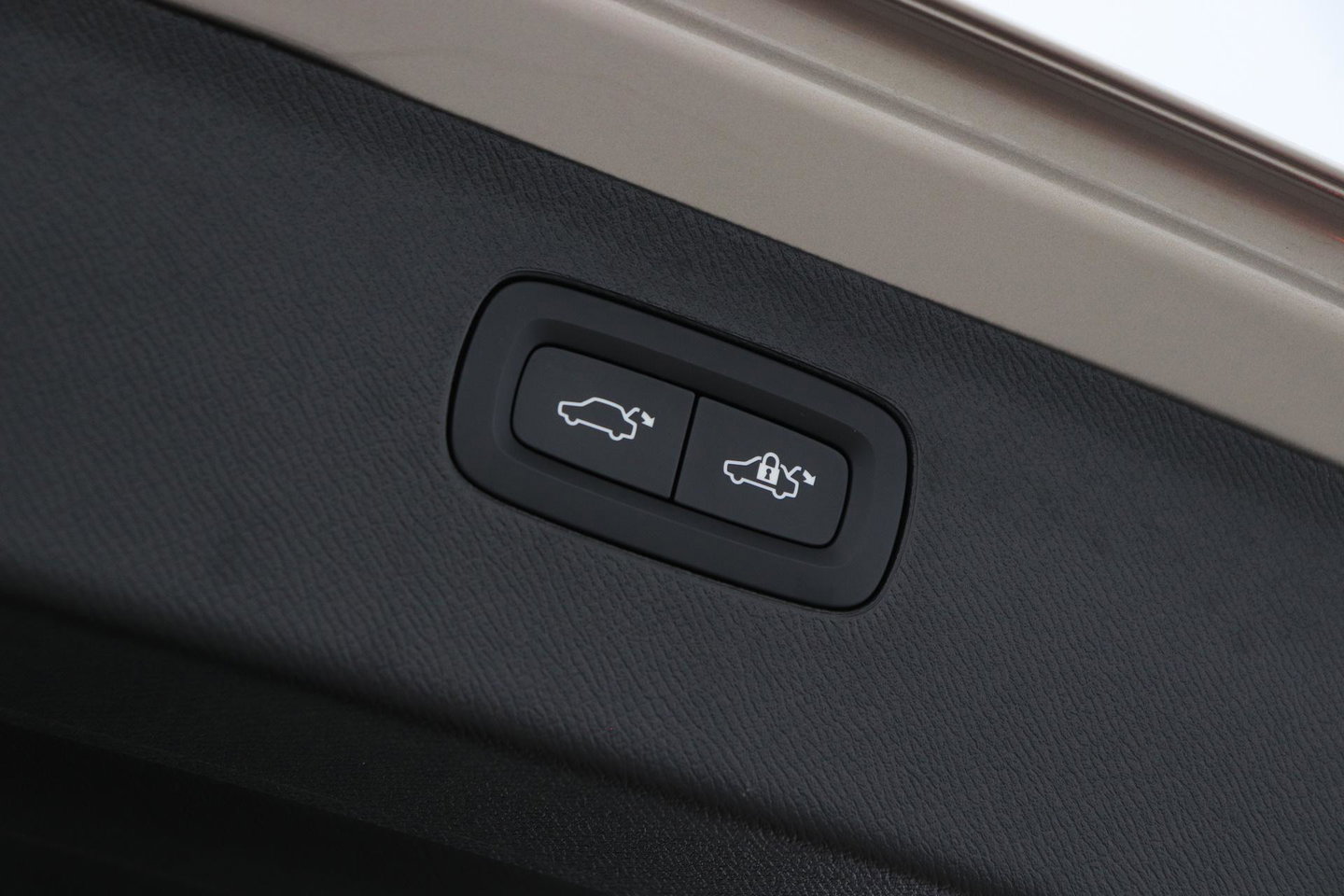 Volvo XC90 T8 Ultra Dark | Bowers&Wilkins | Stoelventilatie | Trekhaak | Panoramadak | 360° Camera | Massage | Head-Up | ACC