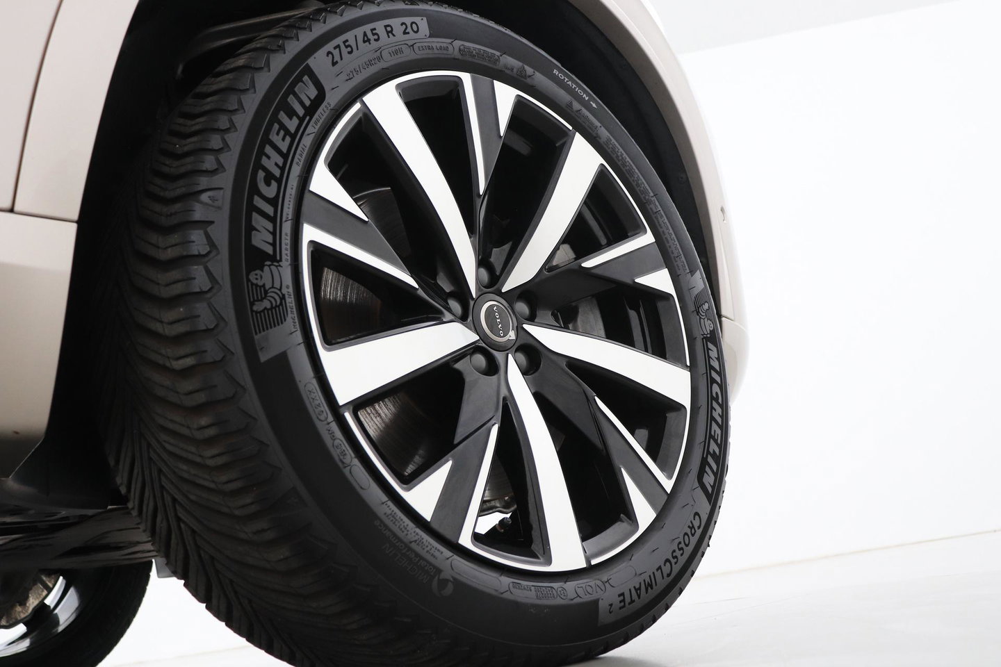 Volvo XC90 T8 Ultra Dark | Bowers&Wilkins | Stoelventilatie | Trekhaak | Panoramadak | 360° Camera | Massage | Head-Up | ACC
