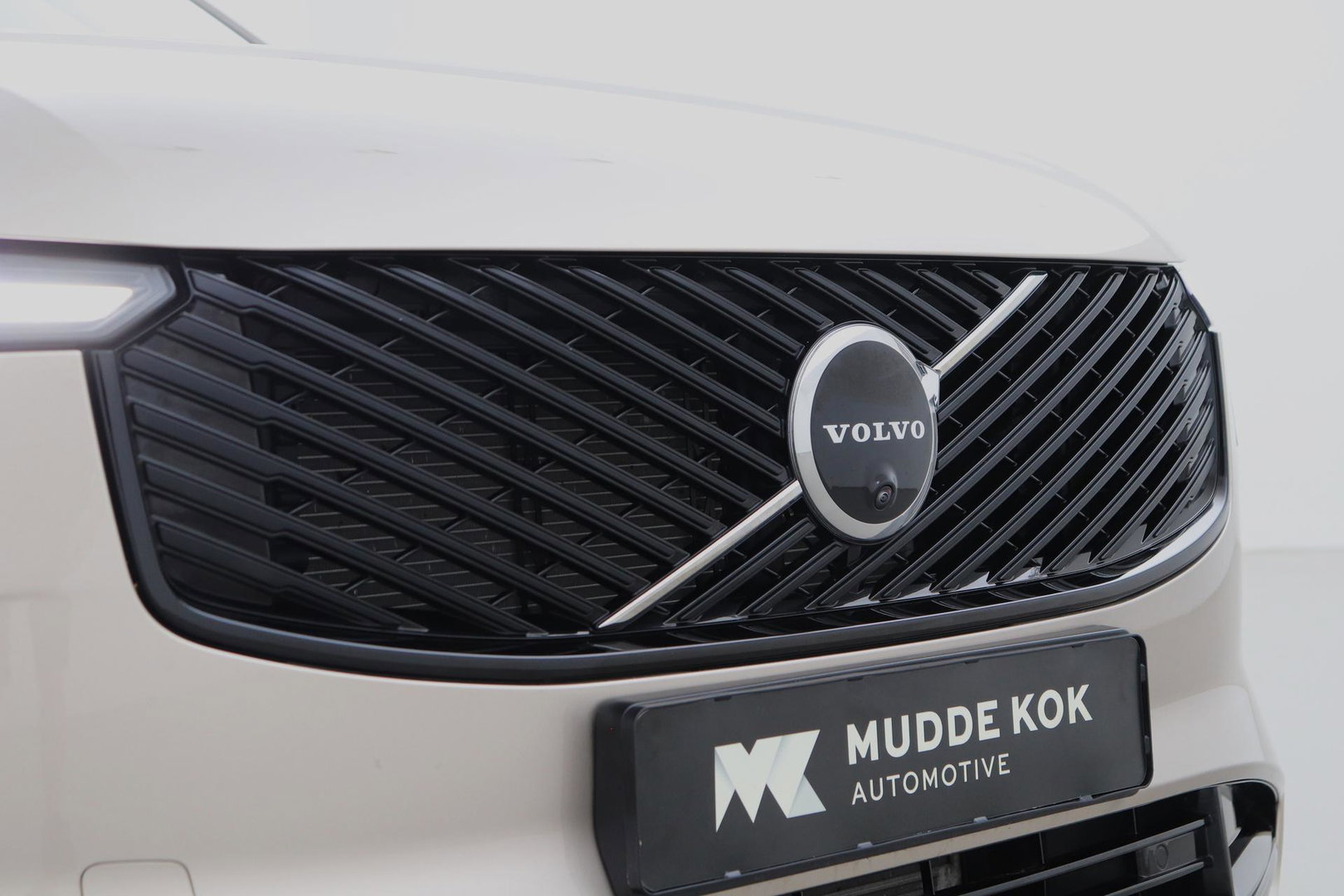 Volvo XC90 T8 Ultra Dark | Bowers&Wilkins | Stoelventilatie | Trekhaak | Panoramadak | 360° Camera | Massage | Head-Up | ACC