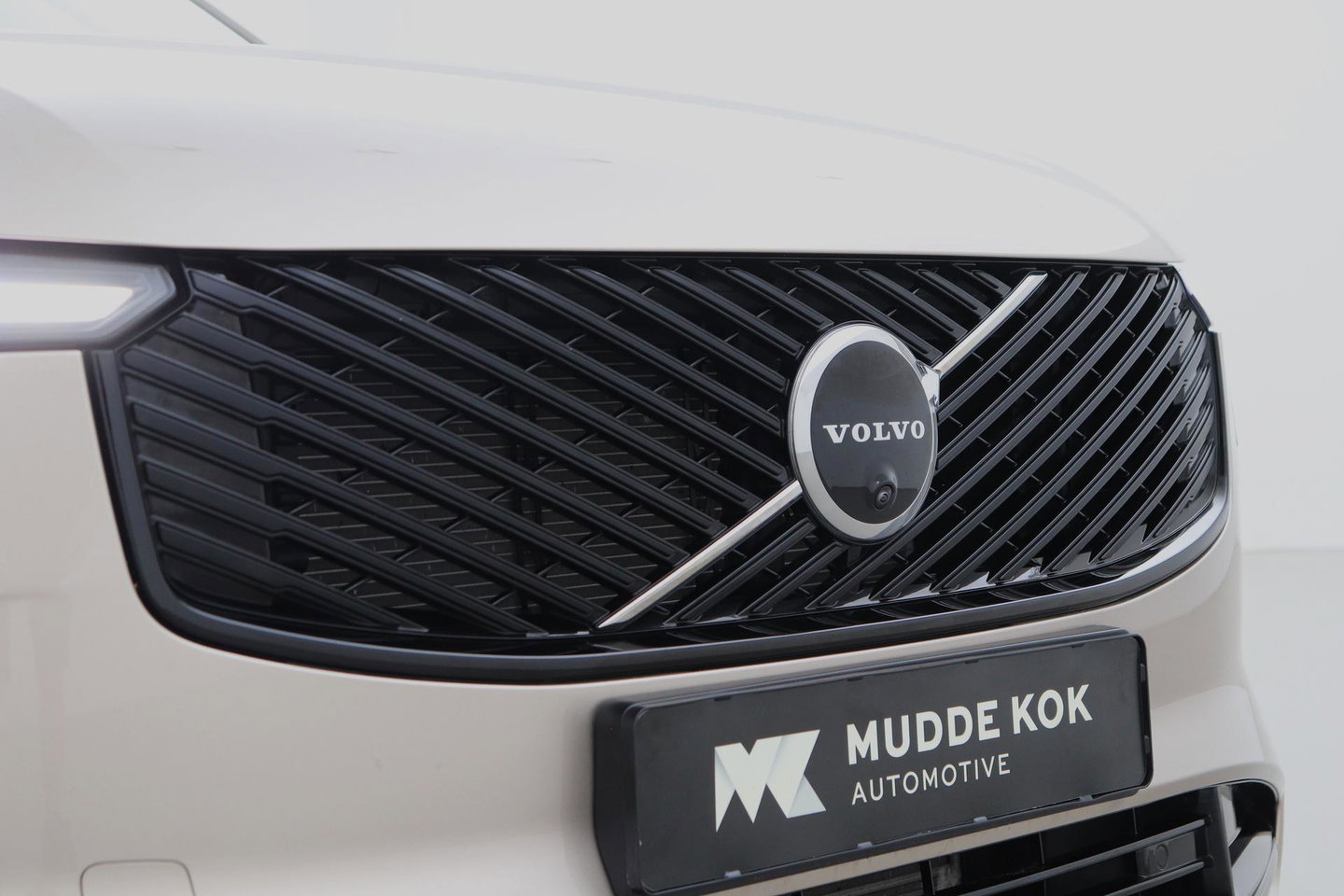 Volvo XC90 T8 Ultra Dark | Bowers&Wilkins | Stoelventilatie | Trekhaak | Panoramadak | 360° Camera | Massage | Head-Up | ACC
