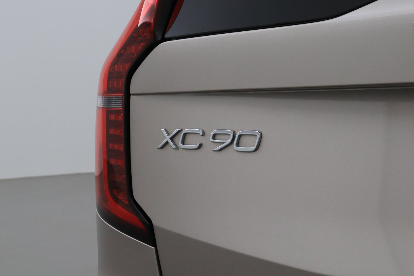 Volvo XC90 T8 Ultra Dark | Bowers&Wilkins | Stoelventilatie | Trekhaak | Panoramadak | 360° Camera | Massage | Head-Up | ACC