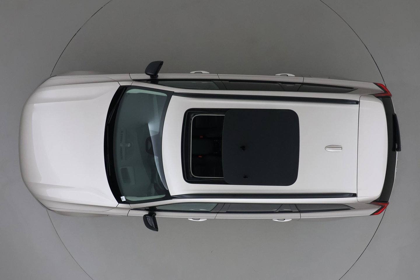 Volvo XC90 T8 Ultra Dark | Bowers&Wilkins | Stoelventilatie | Trekhaak | Panoramadak | 360° Camera | Massage | Head-Up | ACC