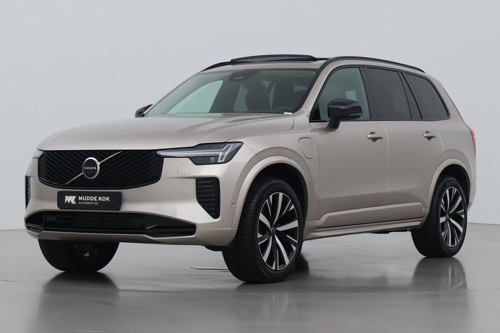Volvo XC90 T8 Ultra Dark | Bowers&Wilkins | Stoelventilatie | Trekhaak | Panoramadak | 360° Camera | Massage | Head-Up | ACC