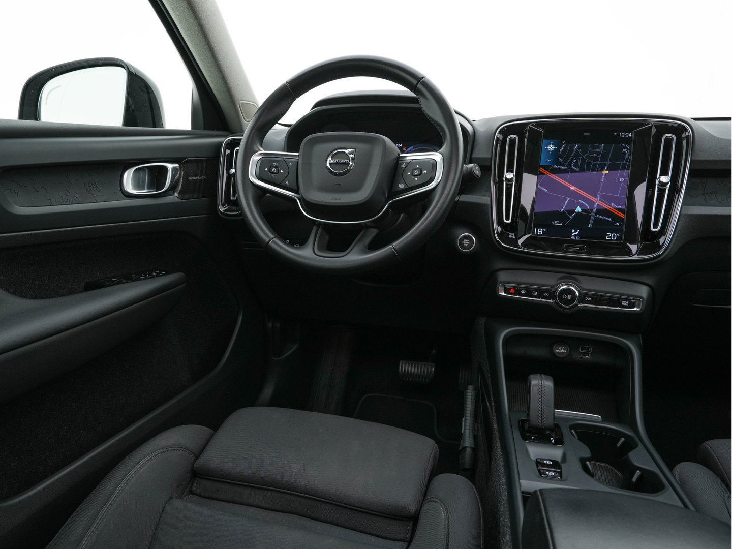 Volvo XC40 1.5 T4 Recharge R-Design Expression {SoH-83%} (Plug-in) (INCL-BTW)  Aut. *PANO | DIGI-COCKPIT | HARMAN/KARDON | BLINDSPOT | KEYLESS | DAB | SPORTSEATS | FULL-LED | NAVI-FULLMAP | CAMERA | ECC | TOWBAR | 18'' ALU*