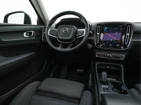 Volvo XC40 1.5 T4 Recharge R-Design Expression {SoH-83%} (Plug-in) (INCL-BTW)  Aut. *PANO | DIGI-COCKPIT | HARMAN/KARDON | BLINDSPOT | KEYLESS | DAB | SPORTSEATS | FULL-LED | NAVI-FULLMAP | CAMERA | ECC | TOWBAR | 18'' ALU*