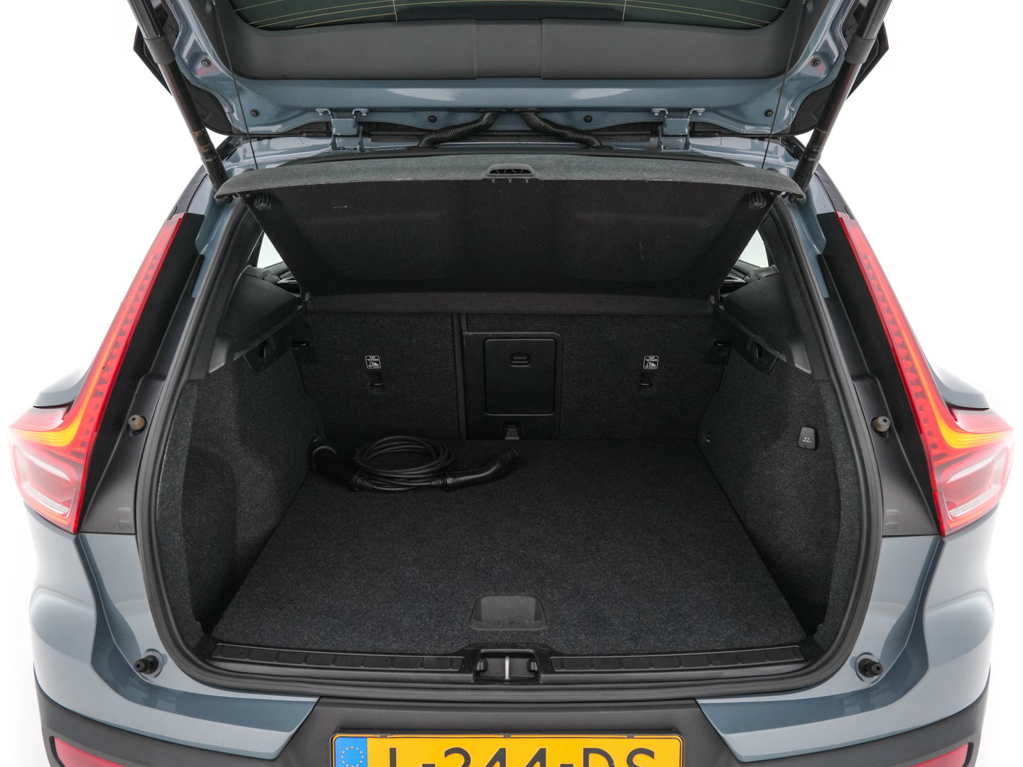 Volvo XC40 1.5 T4 Recharge R-Design Expression {SoH-83%} (Plug-in) (INCL-BTW)  Aut. *PANO | DIGI-COCKPIT | HARMAN/KARDON | BLINDSPOT | KEYLESS | DAB | SPORTSEATS | FULL-LED | NAVI-FULLMAP | CAMERA | ECC | TOWBAR | 18'' ALU*
