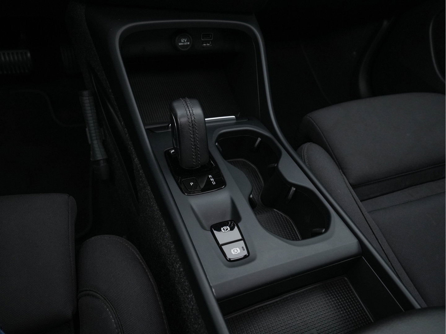 Volvo XC40 1.5 T4 Recharge R-Design Expression {SoH-83%} (Plug-in) (INCL-BTW)  Aut. *PANO | DIGI-COCKPIT | HARMAN/KARDON | BLINDSPOT | KEYLESS | DAB | SPORTSEATS | FULL-LED | NAVI-FULLMAP | CAMERA | ECC | TOWBAR | 18'' ALU*