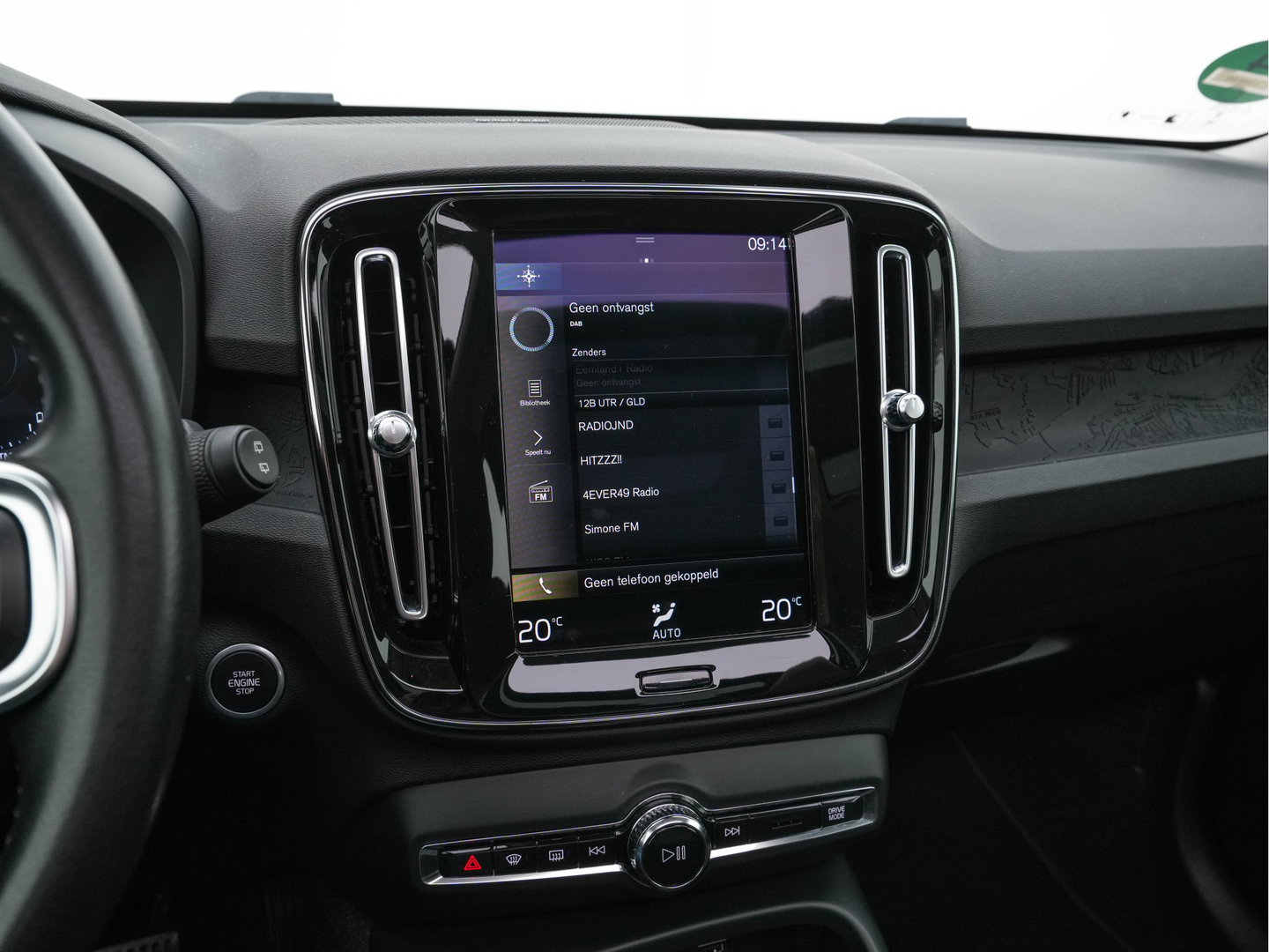 Volvo XC40 1.5 T4 Recharge R-Design Expression {SoH-83%} (Plug-in) (INCL-BTW)  Aut. *PANO | DIGI-COCKPIT | HARMAN/KARDON | BLINDSPOT | KEYLESS | DAB | SPORTSEATS | FULL-LED | NAVI-FULLMAP | CAMERA | ECC | TOWBAR | 18'' ALU*