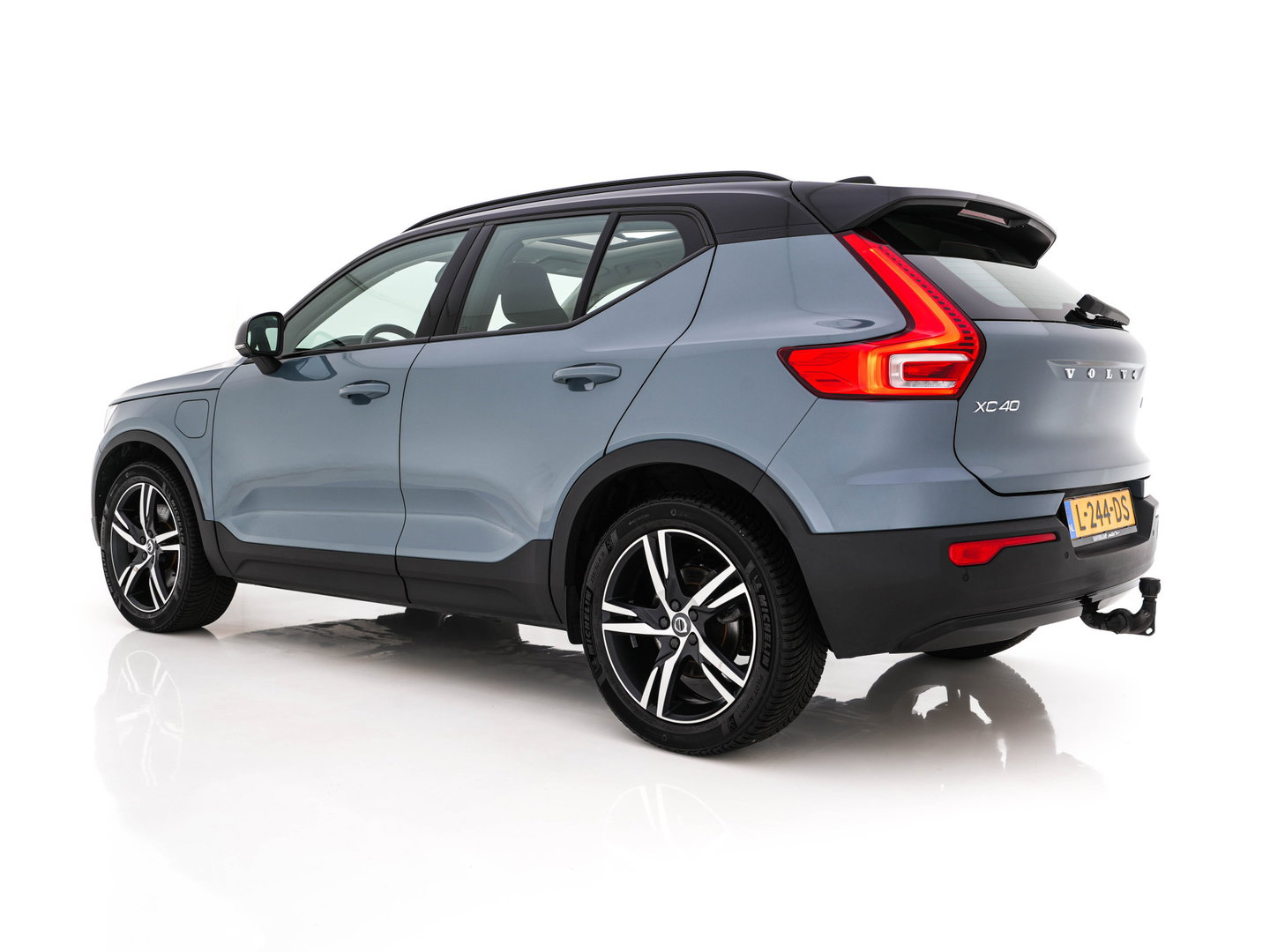 Volvo XC40 1.5 T4 Recharge R-Design Expression {SoH-83%} (Plug-in) (INCL-BTW)  Aut. *PANO | DIGI-COCKPIT | HARMAN/KARDON | BLINDSPOT | KEYLESS | DAB | SPORTSEATS | FULL-LED | NAVI-FULLMAP | CAMERA | ECC | TOWBAR | 18'' ALU*