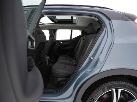 Volvo XC40 1.5 T4 Recharge R-Design Expression {SoH-83%} (Plug-in) (INCL-BTW)  Aut. *PANO | DIGI-COCKPIT | HARMAN/KARDON | BLINDSPOT | KEYLESS | DAB | SPORTSEATS | FULL-LED | NAVI-FULLMAP | CAMERA | ECC | TOWBAR | 18'' ALU*