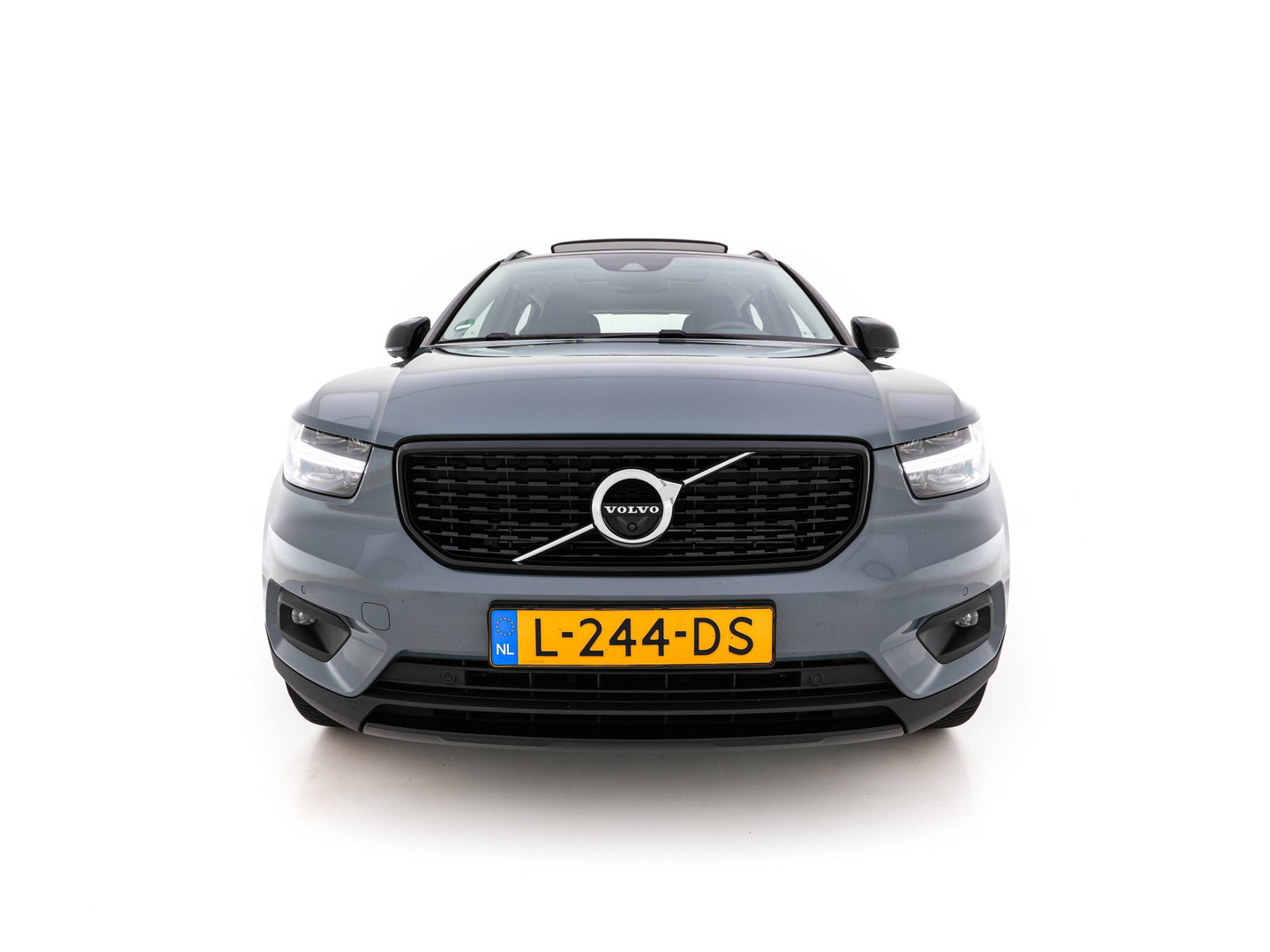 Volvo XC40 1.5 T4 Recharge R-Design Expression {SoH-83%} (Plug-in) (INCL-BTW)  Aut. *PANO | DIGI-COCKPIT | HARMAN/KARDON | BLINDSPOT | KEYLESS | DAB | SPORTSEATS | FULL-LED | NAVI-FULLMAP | CAMERA | ECC | TOWBAR | 18'' ALU*
