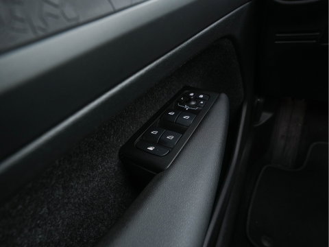 Volvo XC40 1.5 T4 Recharge R-Design Expression {SoH-83%} (Plug-in) (INCL-BTW)  Aut. *PANO | DIGI-COCKPIT | HARMAN/KARDON | BLINDSPOT | KEYLESS | DAB | SPORTSEATS | FULL-LED | NAVI-FULLMAP | CAMERA | ECC | TOWBAR | 18'' ALU*