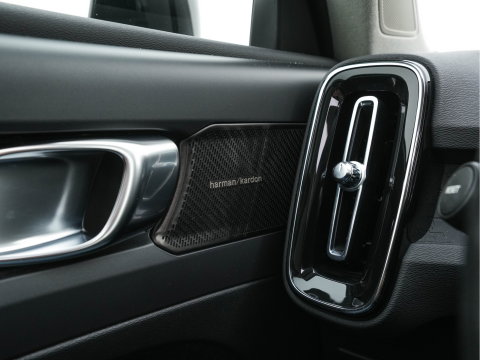 Volvo XC40 1.5 T4 Recharge R-Design Expression {SoH-83%} (Plug-in) (INCL-BTW)  Aut. *PANO | DIGI-COCKPIT | HARMAN/KARDON | BLINDSPOT | KEYLESS | DAB | SPORTSEATS | FULL-LED | NAVI-FULLMAP | CAMERA | ECC | TOWBAR | 18'' ALU*