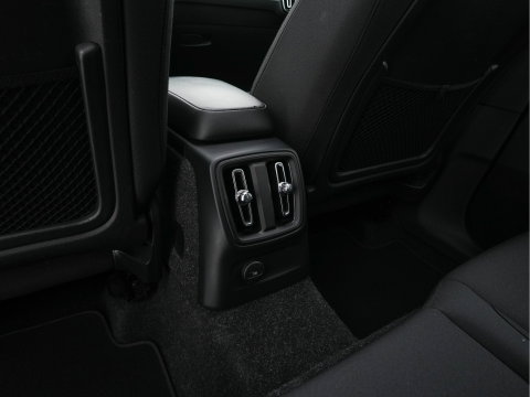 Volvo XC40 1.5 T4 Recharge R-Design Expression {SoH-83%} (Plug-in) (INCL-BTW)  Aut. *PANO | DIGI-COCKPIT | HARMAN/KARDON | BLINDSPOT | KEYLESS | DAB | SPORTSEATS | FULL-LED | NAVI-FULLMAP | CAMERA | ECC | TOWBAR | 18'' ALU*