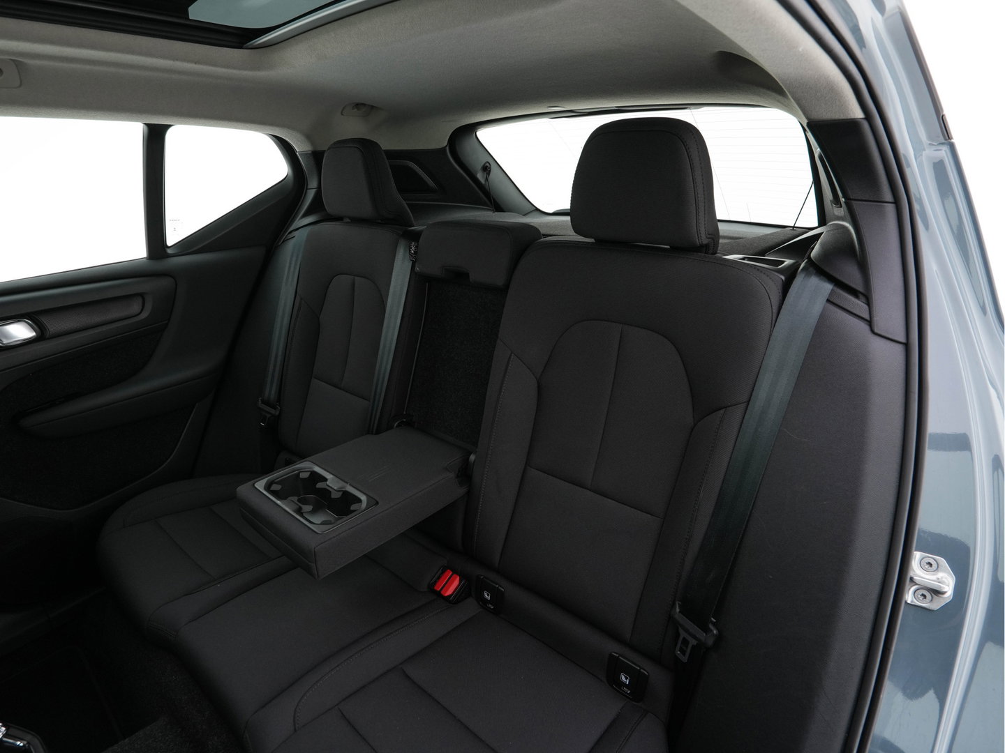 Volvo XC40 1.5 T4 Recharge R-Design Expression {SoH-83%} (Plug-in) (INCL-BTW)  Aut. *PANO | DIGI-COCKPIT | HARMAN/KARDON | BLINDSPOT | KEYLESS | DAB | SPORTSEATS | FULL-LED | NAVI-FULLMAP | CAMERA | ECC | TOWBAR | 18'' ALU*
