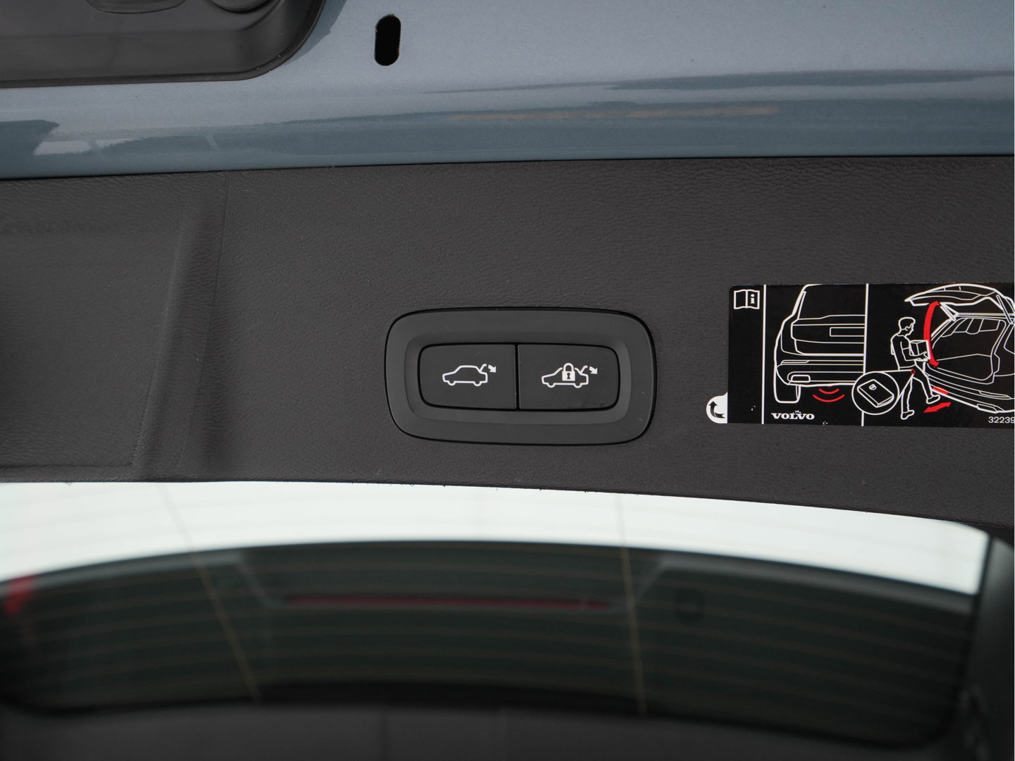 Volvo XC40 1.5 T4 Recharge R-Design Expression {SoH-83%} (Plug-in) (INCL-BTW)  Aut. *PANO | DIGI-COCKPIT | HARMAN/KARDON | BLINDSPOT | KEYLESS | DAB | SPORTSEATS | FULL-LED | NAVI-FULLMAP | CAMERA | ECC | TOWBAR | 18'' ALU*