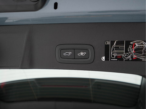 Volvo XC40 1.5 T4 Recharge R-Design Expression {SoH-83%} (Plug-in) (INCL-BTW)  Aut. *PANO | DIGI-COCKPIT | HARMAN/KARDON | BLINDSPOT | KEYLESS | DAB | SPORTSEATS | FULL-LED | NAVI-FULLMAP | CAMERA | ECC | TOWBAR | 18'' ALU*