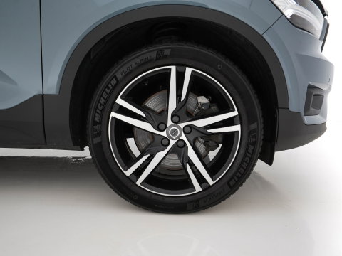 Volvo XC40 1.5 T4 Recharge R-Design Expression {SoH-83%} (Plug-in) (INCL-BTW)  Aut. *PANO | DIGI-COCKPIT | HARMAN/KARDON | BLINDSPOT | KEYLESS | DAB | SPORTSEATS | FULL-LED | NAVI-FULLMAP | CAMERA | ECC | TOWBAR | 18'' ALU*