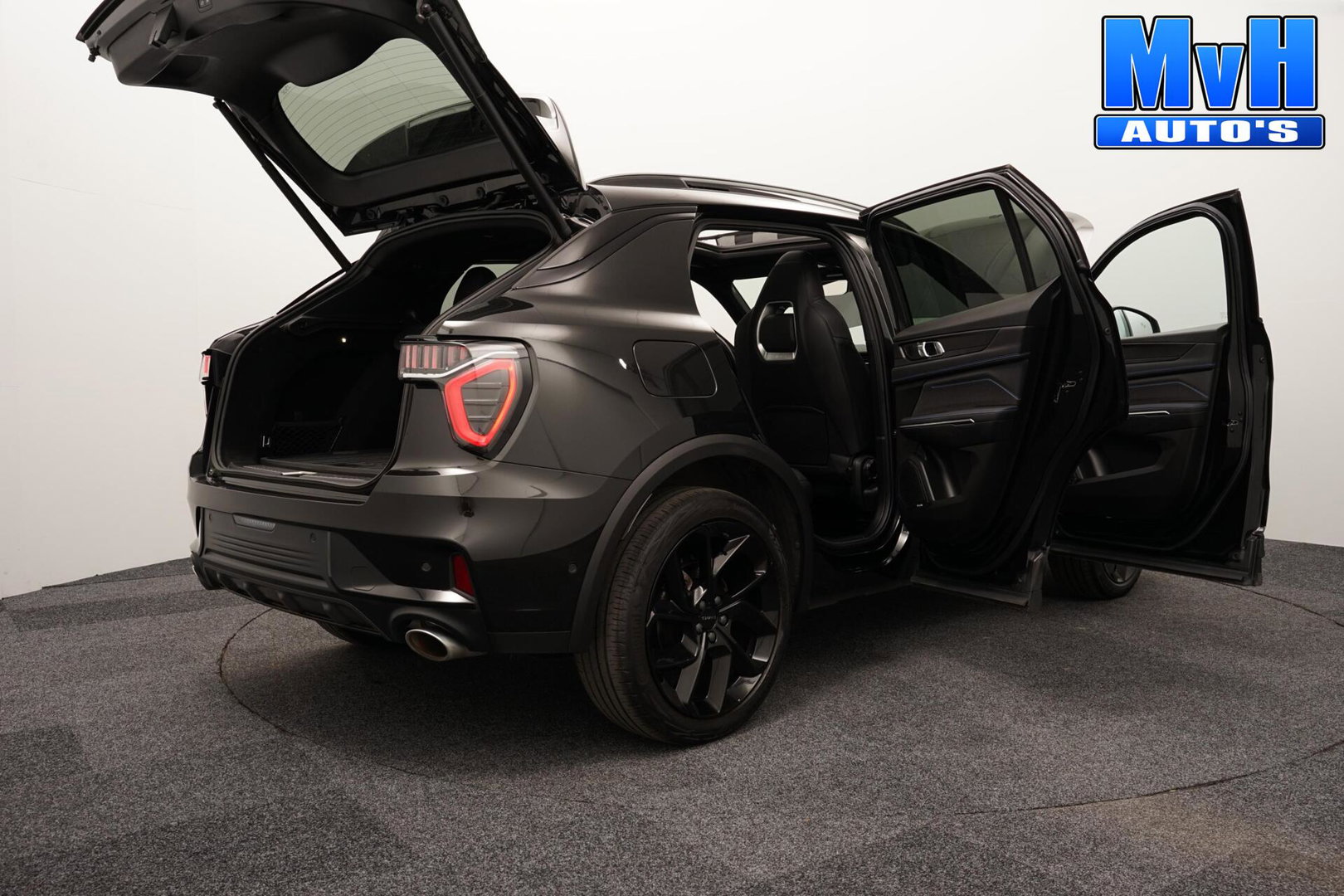 Lynk & Co 01 1.5 PHEV|FULL BLACK XL|ZWARTE.HEMEL|LEER|PANO