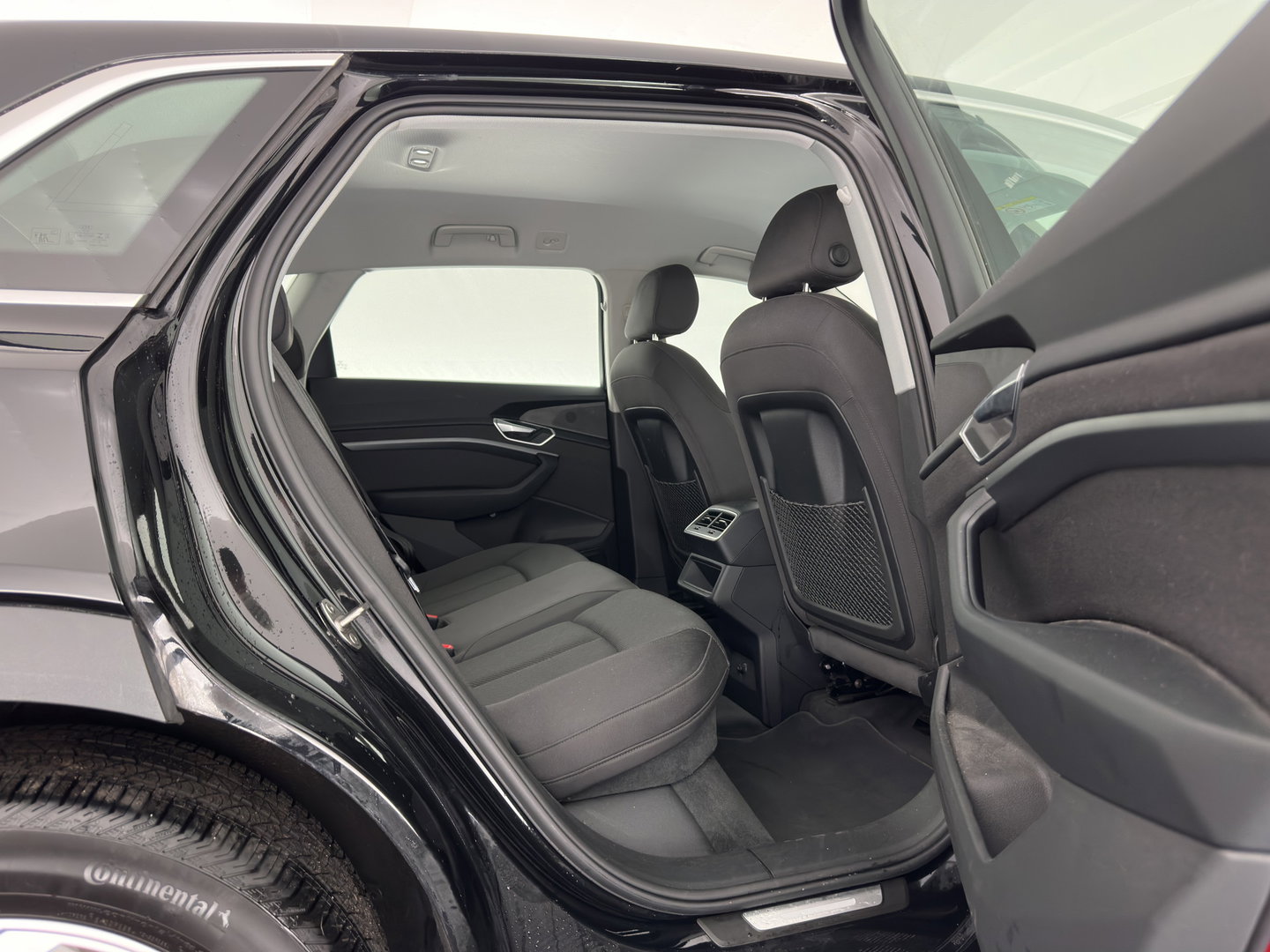 Audi e-tron 55 quattro edition 95 kWh [3-Fase-11kW] {SoH-95%} (INCL.BTW) *FULL-LED | HEATED-COMFORTSEATS | DIGI-COCKPIT | NAVI-FULLMAP | CAMERA | DAB+ | ECC | PDC | CRUISE | 20''ALU*