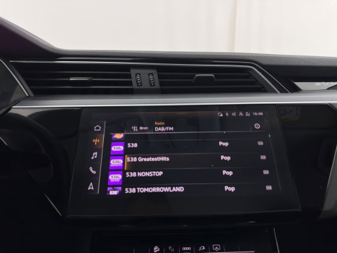 Audi e-tron 55 quattro edition 95 kWh [3-Fase-11kW] {SoH-95%} (INCL.BTW) *FULL-LED | HEATED-COMFORTSEATS | DIGI-COCKPIT | NAVI-FULLMAP | CAMERA | DAB+ | ECC | PDC | CRUISE | 20''ALU*