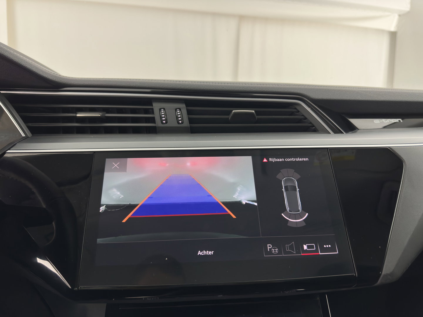 Audi e-tron 55 quattro edition 95 kWh [3-Fase-11kW] {SoH-95%} (INCL.BTW) *FULL-LED | HEATED-COMFORTSEATS | DIGI-COCKPIT | NAVI-FULLMAP | CAMERA | DAB+ | ECC | PDC | CRUISE | 20''ALU*