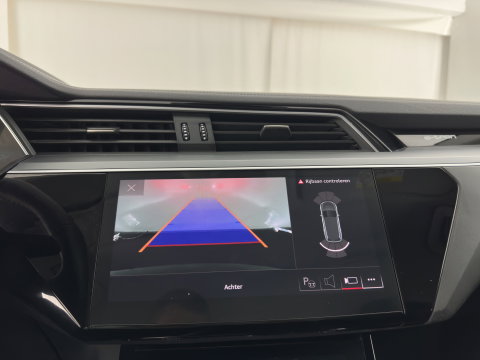 Audi e-tron 55 quattro edition 95 kWh [3-Fase-11kW] {SoH-95%} (INCL.BTW) *FULL-LED | HEATED-COMFORTSEATS | DIGI-COCKPIT | NAVI-FULLMAP | CAMERA | DAB+ | ECC | PDC | CRUISE | 20''ALU*
