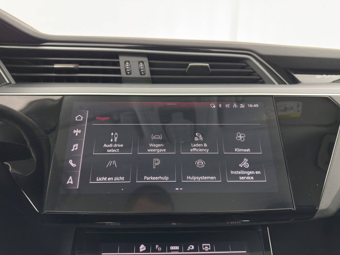 Audi e-tron 55 quattro edition 95 kWh [3-Fase-11kW] {SoH-95%} (INCL.BTW) *FULL-LED | HEATED-COMFORTSEATS | DIGI-COCKPIT | NAVI-FULLMAP | CAMERA | DAB+ | ECC | PDC | CRUISE | 20''ALU*