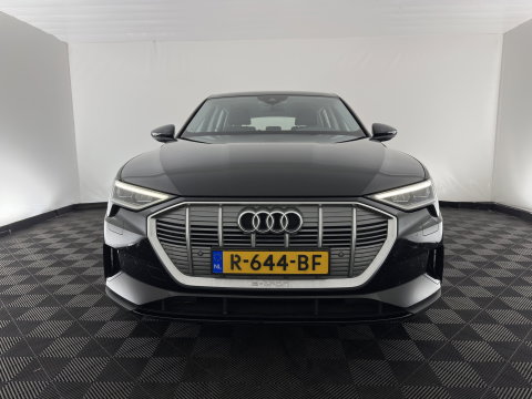 Audi e-tron 55 quattro edition 95 kWh [3-Fase-11kW] {SoH-95%} (INCL.BTW) *FULL-LED | HEATED-COMFORTSEATS | DIGI-COCKPIT | NAVI-FULLMAP | CAMERA | DAB+ | ECC | PDC | CRUISE | 20''ALU*