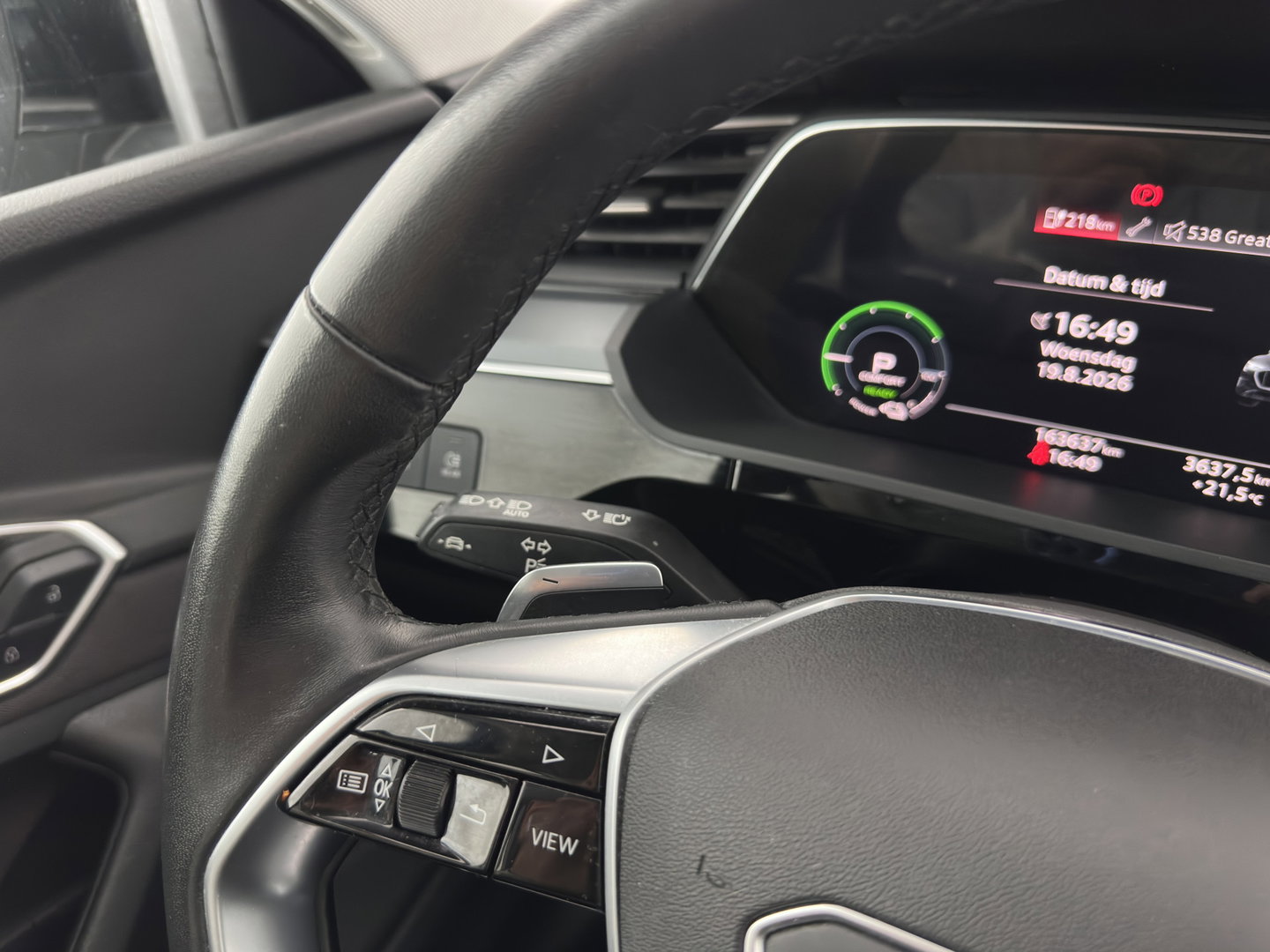 Audi e-tron 55 quattro edition 95 kWh [3-Fase-11kW] {SoH-95%} (INCL.BTW) *FULL-LED | HEATED-COMFORTSEATS | DIGI-COCKPIT | NAVI-FULLMAP | CAMERA | DAB+ | ECC | PDC | CRUISE | 20''ALU*