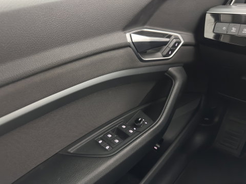 Audi e-tron 55 quattro edition 95 kWh [3-Fase-11kW] {SoH-95%} (INCL.BTW) *FULL-LED | HEATED-COMFORTSEATS | DIGI-COCKPIT | NAVI-FULLMAP | CAMERA | DAB+ | ECC | PDC | CRUISE | 20''ALU*