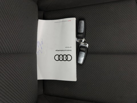 Audi e-tron 55 quattro edition 95 kWh [3-Fase-11kW] {SoH-95%} (INCL.BTW) *FULL-LED | HEATED-COMFORTSEATS | DIGI-COCKPIT | NAVI-FULLMAP | CAMERA | DAB+ | ECC | PDC | CRUISE | 20''ALU*