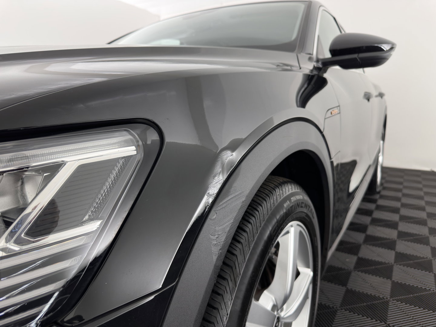 Audi e-tron 55 quattro edition 95 kWh [3-Fase-11kW] {SoH-95%} (INCL.BTW) *FULL-LED | HEATED-COMFORTSEATS | DIGI-COCKPIT | NAVI-FULLMAP | CAMERA | DAB+ | ECC | PDC | CRUISE | 20''ALU*