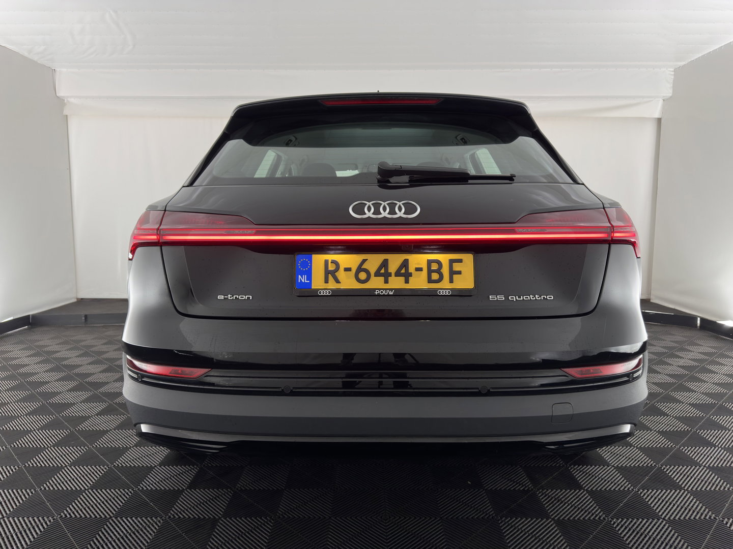 Audi e-tron 55 quattro edition 95 kWh [3-Fase-11kW] {SoH-95%} (INCL.BTW) *FULL-LED | HEATED-COMFORTSEATS | DIGI-COCKPIT | NAVI-FULLMAP | CAMERA | DAB+ | ECC | PDC | CRUISE | 20''ALU*