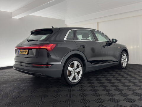 Audi e-tron 55 quattro edition 95 kWh [3-Fase-11kW] {SoH-95%} (INCL.BTW) *FULL-LED | HEATED-COMFORTSEATS | DIGI-COCKPIT | NAVI-FULLMAP | CAMERA | DAB+ | ECC | PDC | CRUISE | 20''ALU*
