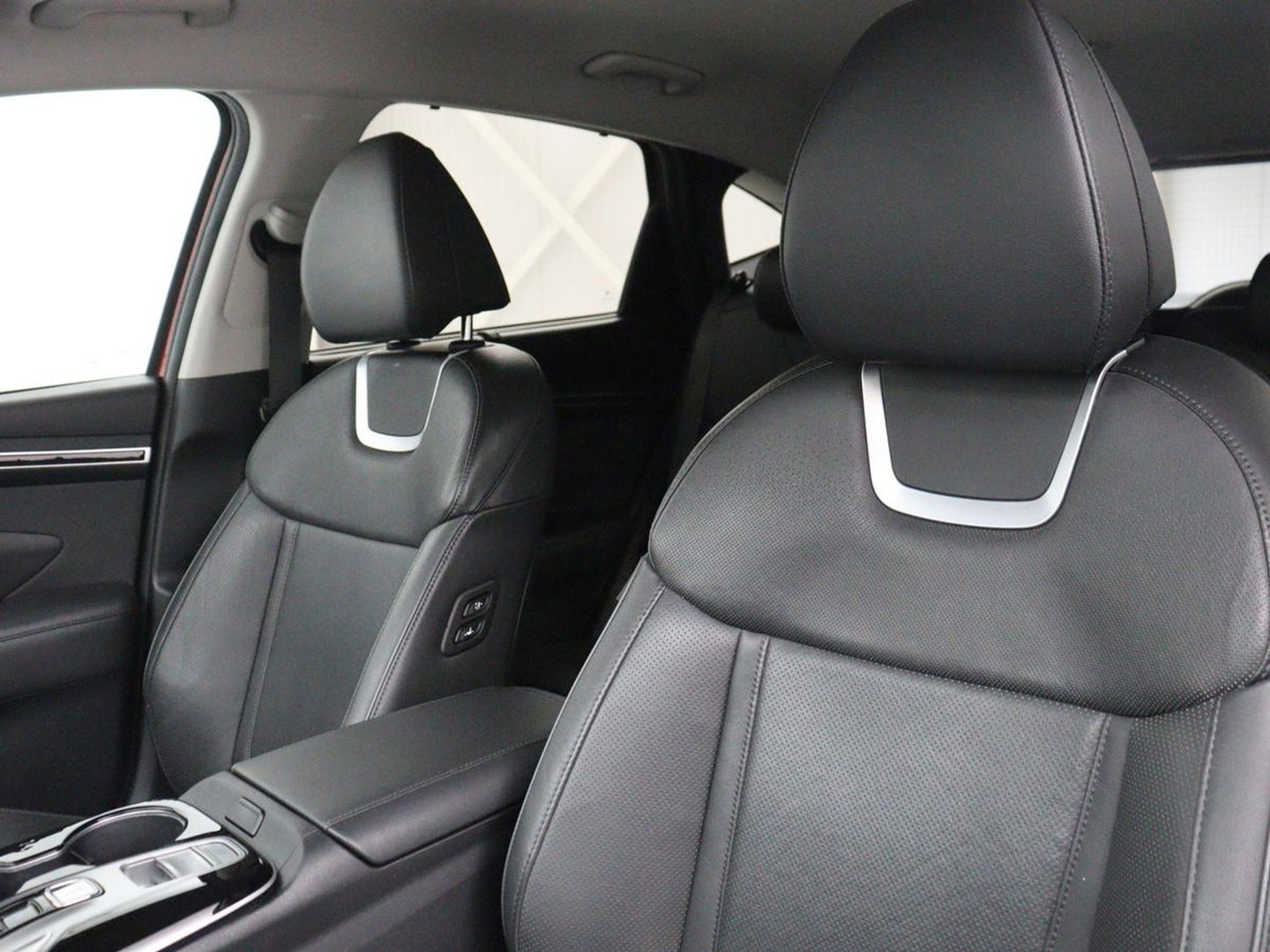 Hyundai Tucson 1.6 T-GDI PHEV Premium 4WD | SOH 96,9% | Memory | Leder | Stuur/stoel verwarming | Stoel ventilatie | Adaptive cruise | 360 camera | Park assist | Achterbank verwarming | Climate control