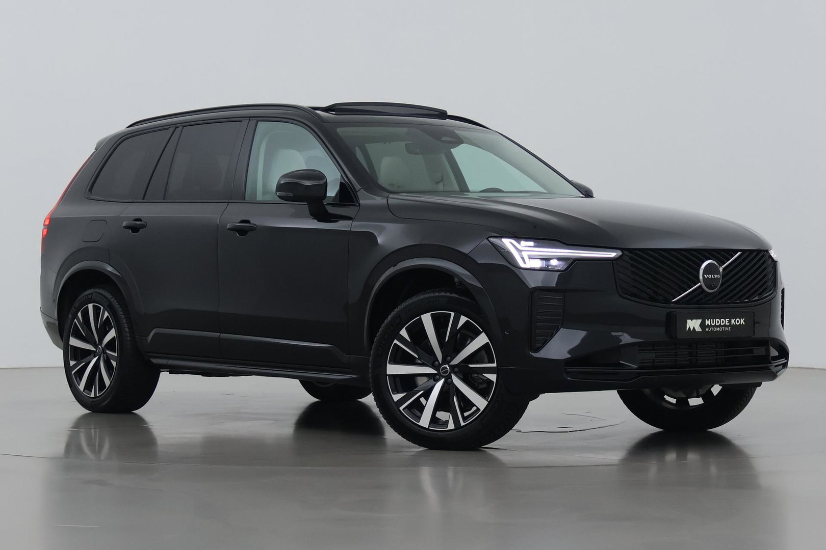 Volvo XC90 T8 Ultra Dark | Bowers&Wilkins | Stoelventilatie | Trekhaak | Panoramadak | 360° Camera | Massage | Head-Up | ACC