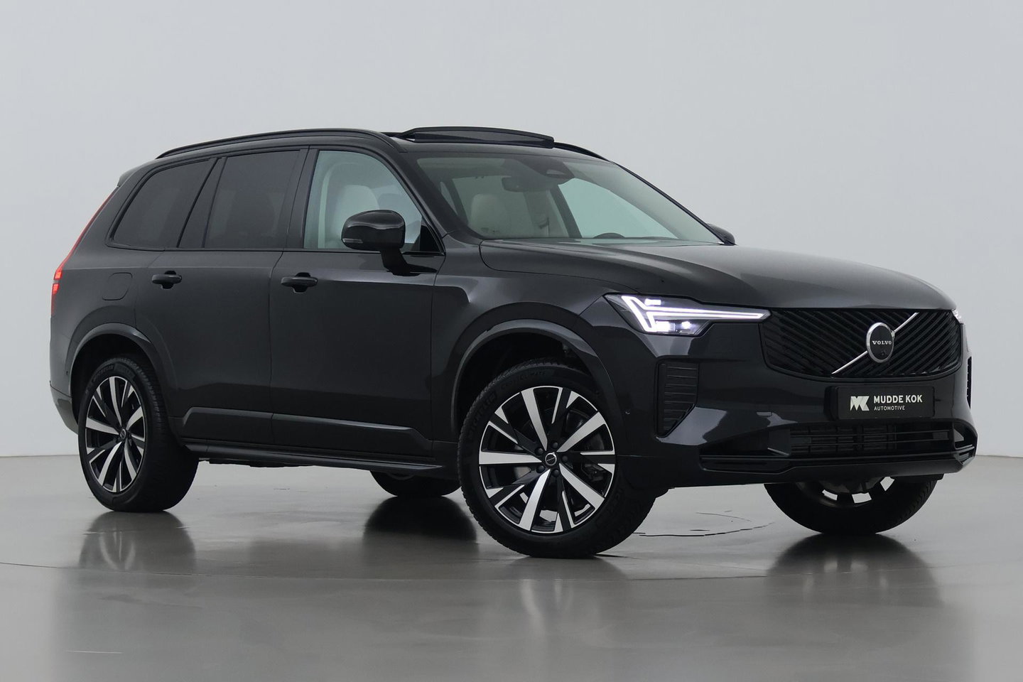 Volvo XC90 T8 Ultra Dark | Bowers&Wilkins | Stoelventilatie | Trekhaak | Panoramadak | 360° Camera | Massage | Head-Up | ACC