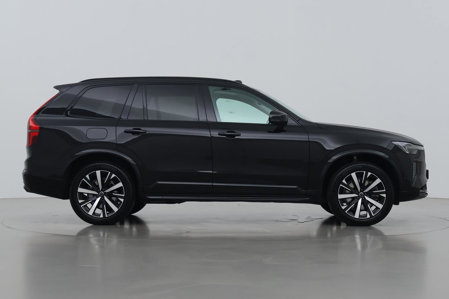 Volvo XC90 T8 Ultra Dark | Bowers&Wilkins | Stoelventilatie | Trekhaak | Panoramadak | 360° Camera | Massage | Head-Up | ACC