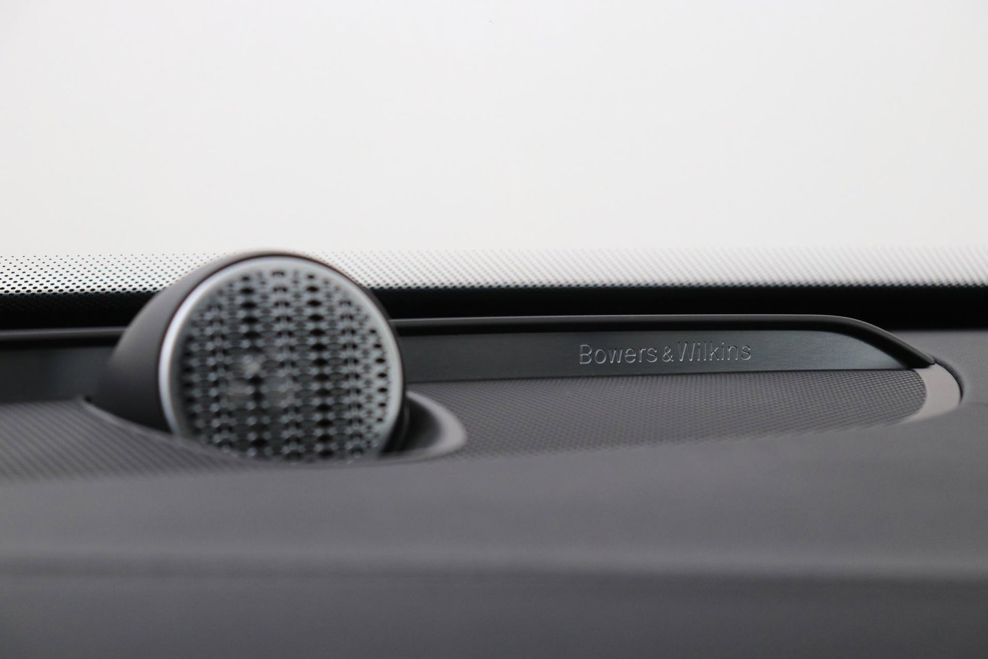 Volvo XC90 T8 Ultra Dark | Bowers&Wilkins | Stoelventilatie | Trekhaak | Panoramadak | 360° Camera | Massage | Head-Up | ACC